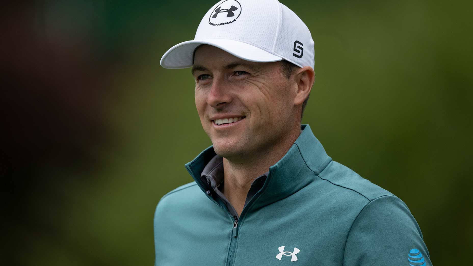 Jordan Spieth a visité la war room des Denver Broncos lors du Draft NFL, invité par le coach Sean Payton. Une anecdote révélée dans le podcast Subpar de GOLF.
