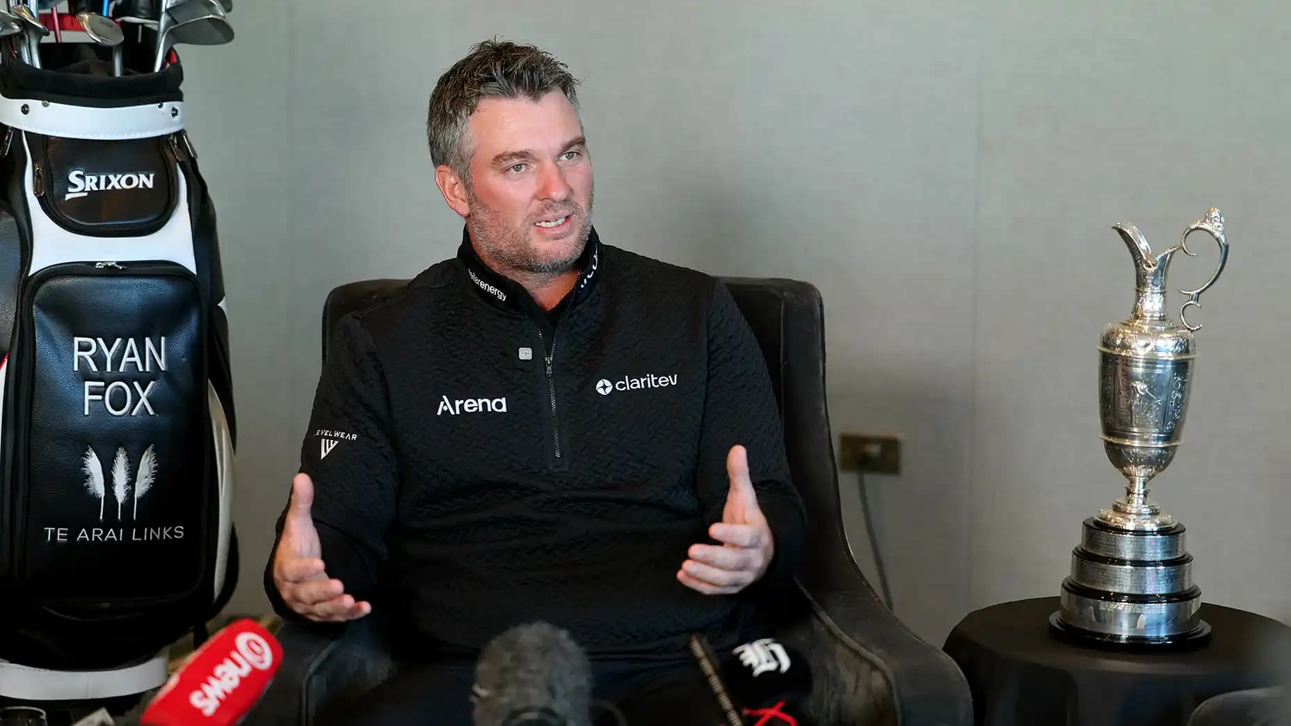 Ryan Fox raconte le chaos de son vol retour après sa victoire à Royal Birkdale, avec deux Claret Jugs dans les bagages.