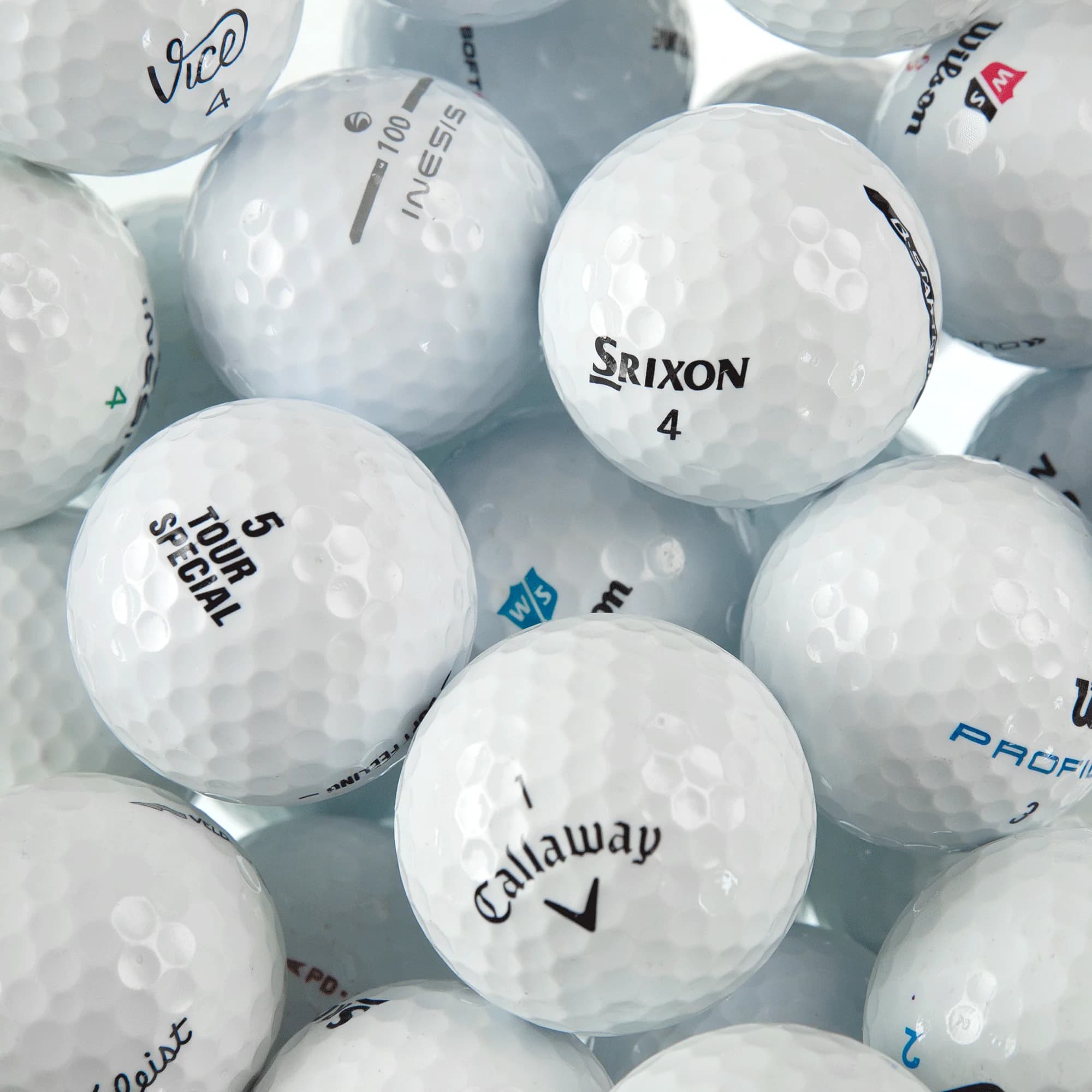 Analyse complète des meilleures innovations en équipement golf de 2019-2024, avec focus sur les drivers TaylorMade QI10, les fers Srixon ZX7, et la révolution de l'impression 3D Cobra.