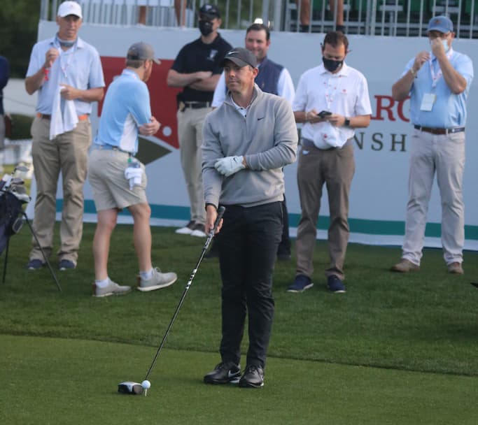 Analyse détaillée de l'équipement qui a accompagné la victoire de Rory McIlroy au Wells Fargo Championship 2021, révélant une stratégie cohérente basée sur un sac 100% TaylorMade.