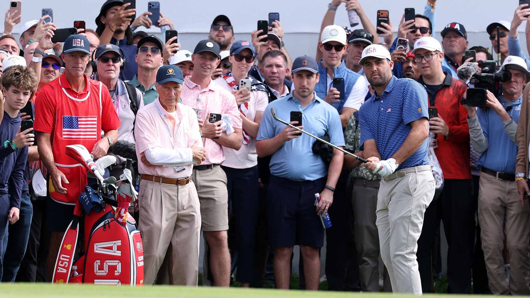 Les États-Unis mènent 3-2 à Medinah après les four-ball d'ouverture.
