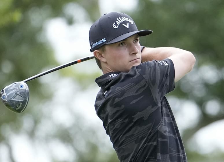 Guide complet pour évaluer si un jeune golfeur est prêt pour les lames : 5 critères objectifs, programme de transition progressif et conseils d'encadrement technique.