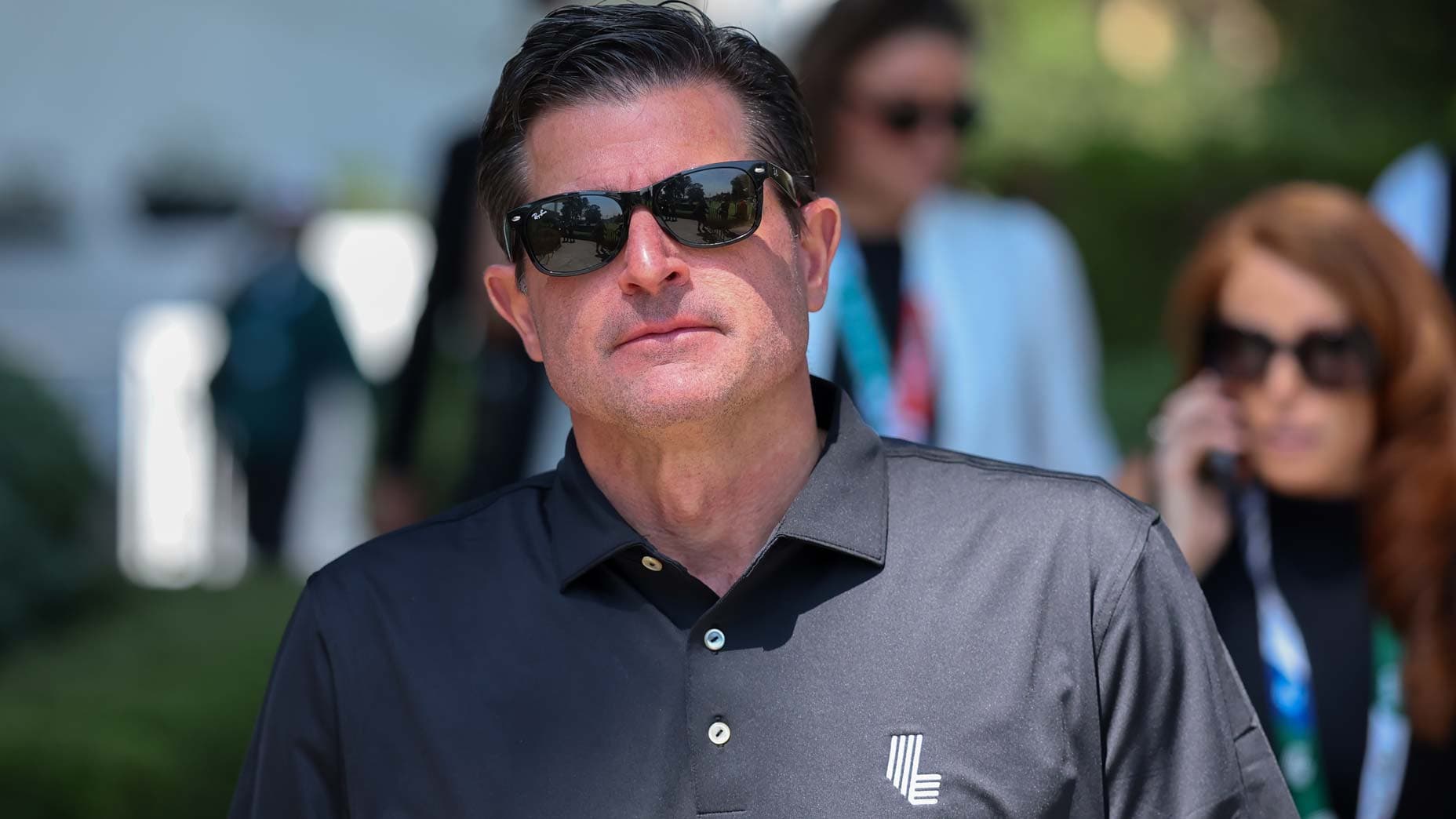 Scott O'Neil, PDG de LIV Golf, s'exprime pour la première fois depuis le retrait du financement saoudien. Ses déclarations offrent des indices sur l'avenir incertain de la ligue.