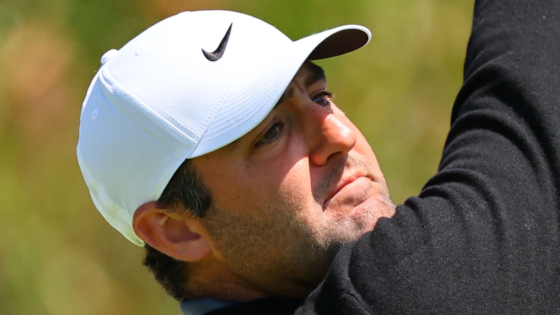 Scheffler chasse les leaders tandis que McIlroy riposte au PGA Championship 2026, offrant un duel de titans à Aronimink Golf Club.