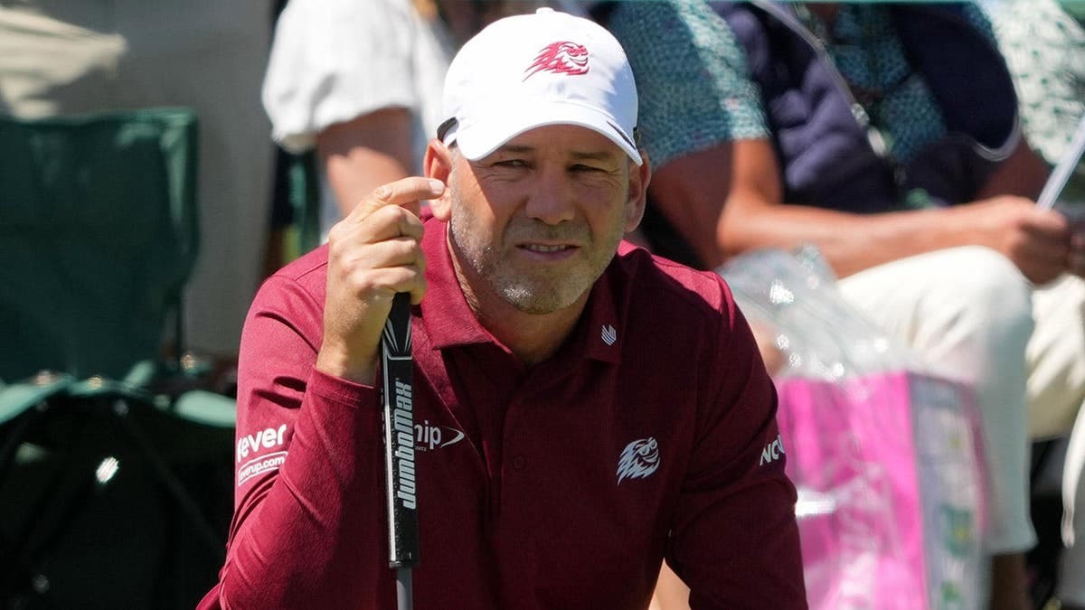 Sergio Garcia, champion des Masters 2017, présente ses excuses après avoir endommagé le parcours lors d'une crise de rage, reconnaissant que ce comportement n'a pas sa place au golf.