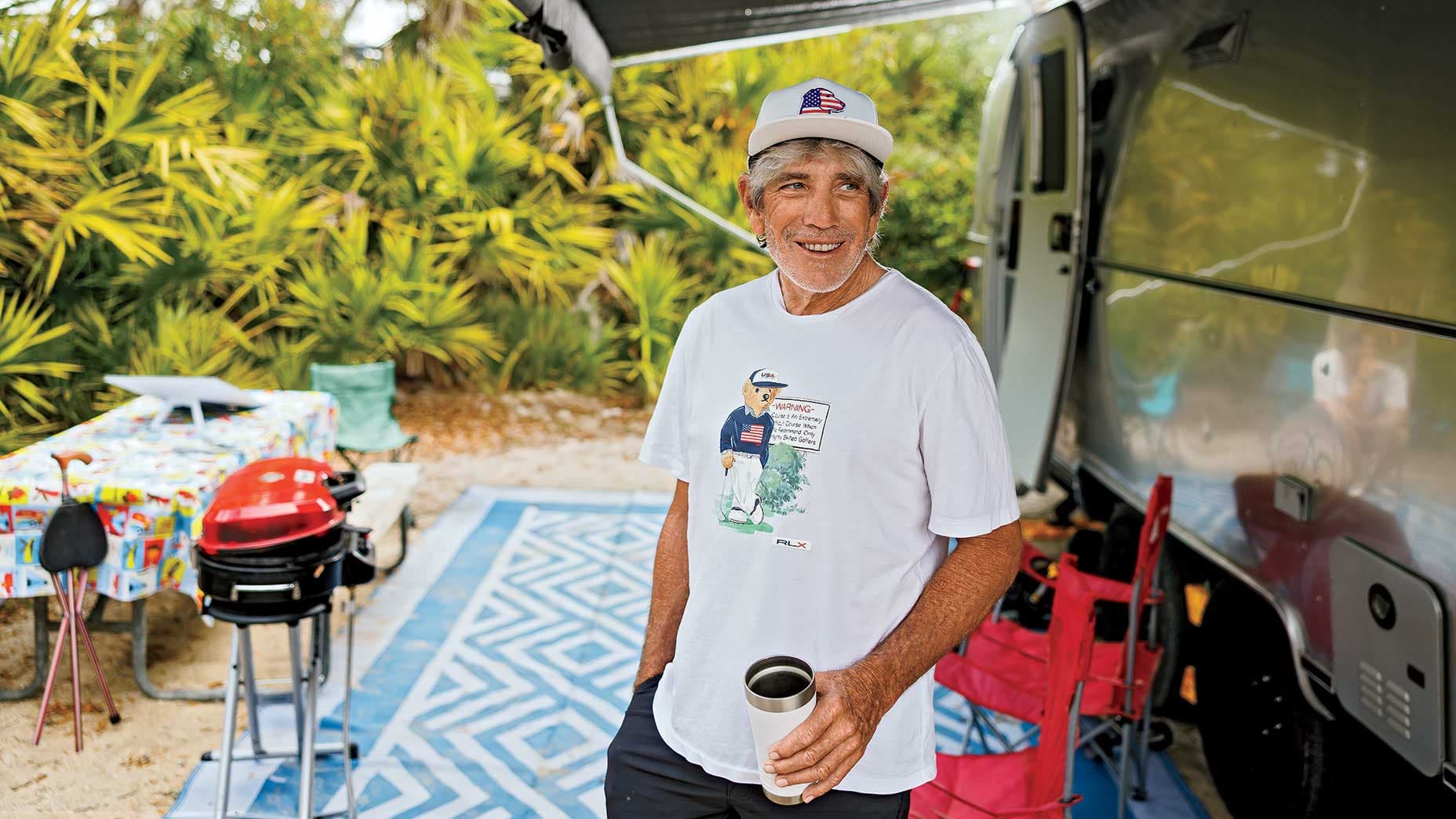 Portrait d'Adam Schriber, le coach nomade en camping-car qui a guidé J.J. Spaun vers son premier titre majeur à l'U.S. Open 2025 d'Oakmont.