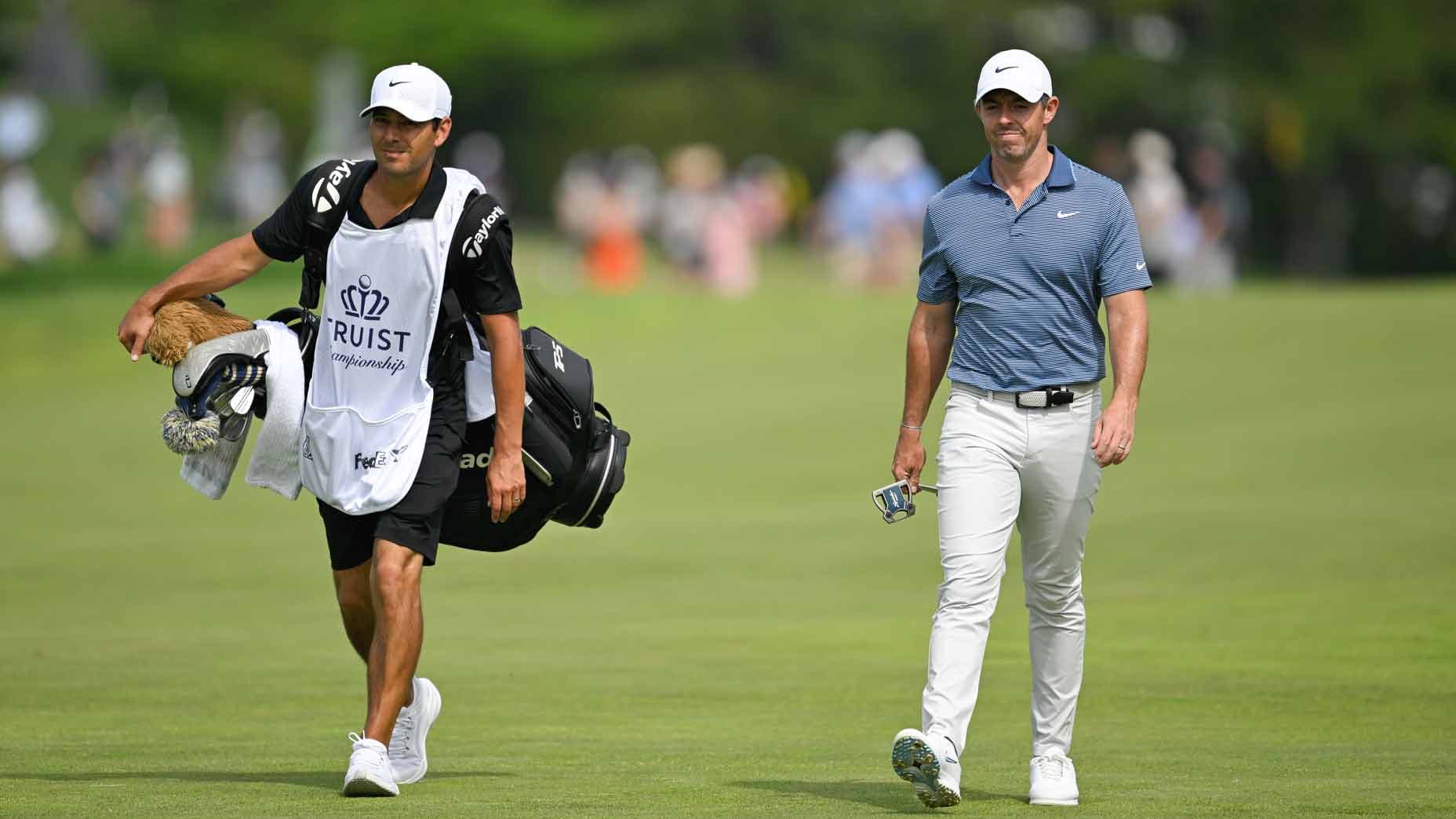 Rory McIlroy figure en tête des favoris du Truist Championship après son passage aux Masters. Le numéro 2 mondial revient en compétition avec des cotes alléchantes.