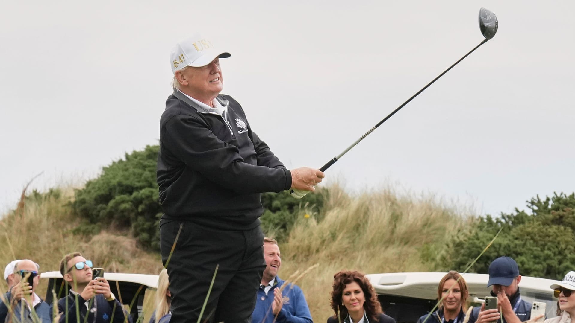 À 80 ans, Trump revendique un double titre Senior et Super Senior à Bedminster avec un score de 70, son 43e club championship — et les provocations qui vont avec.