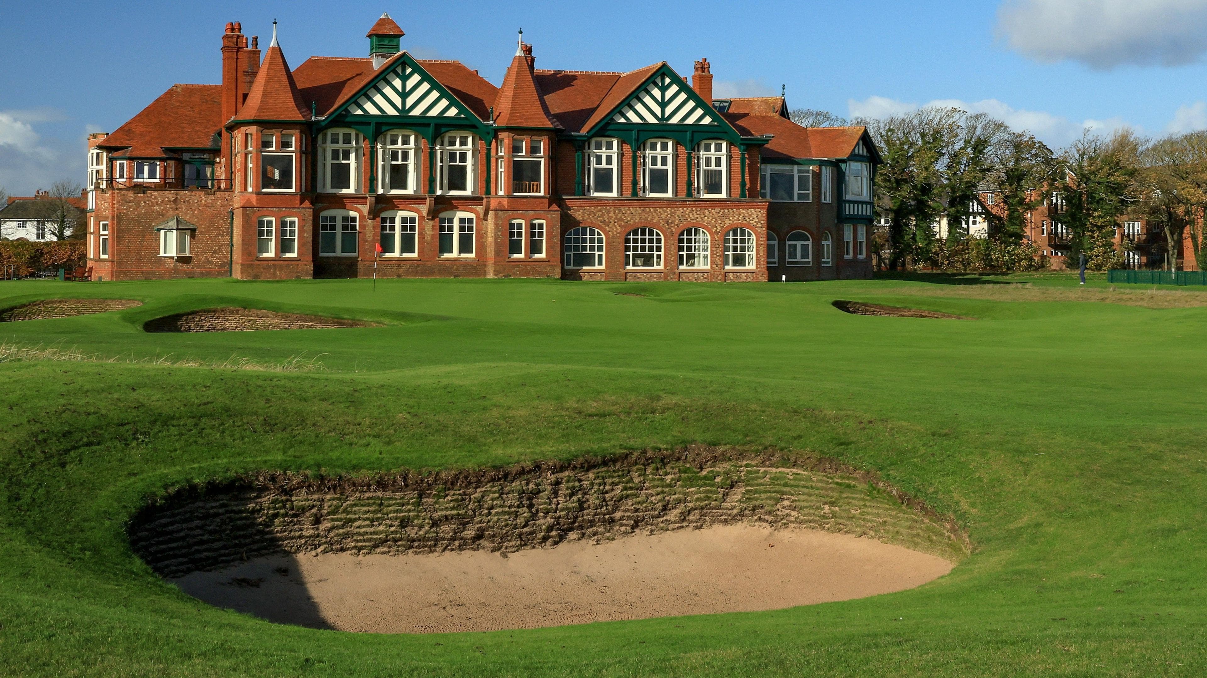 Royal Lytham & St Annes retrouve l'Open en 2028 après 16 ans d'absence, tandis que Turnberry reste écarté de la rotation malgré son prestige historique.