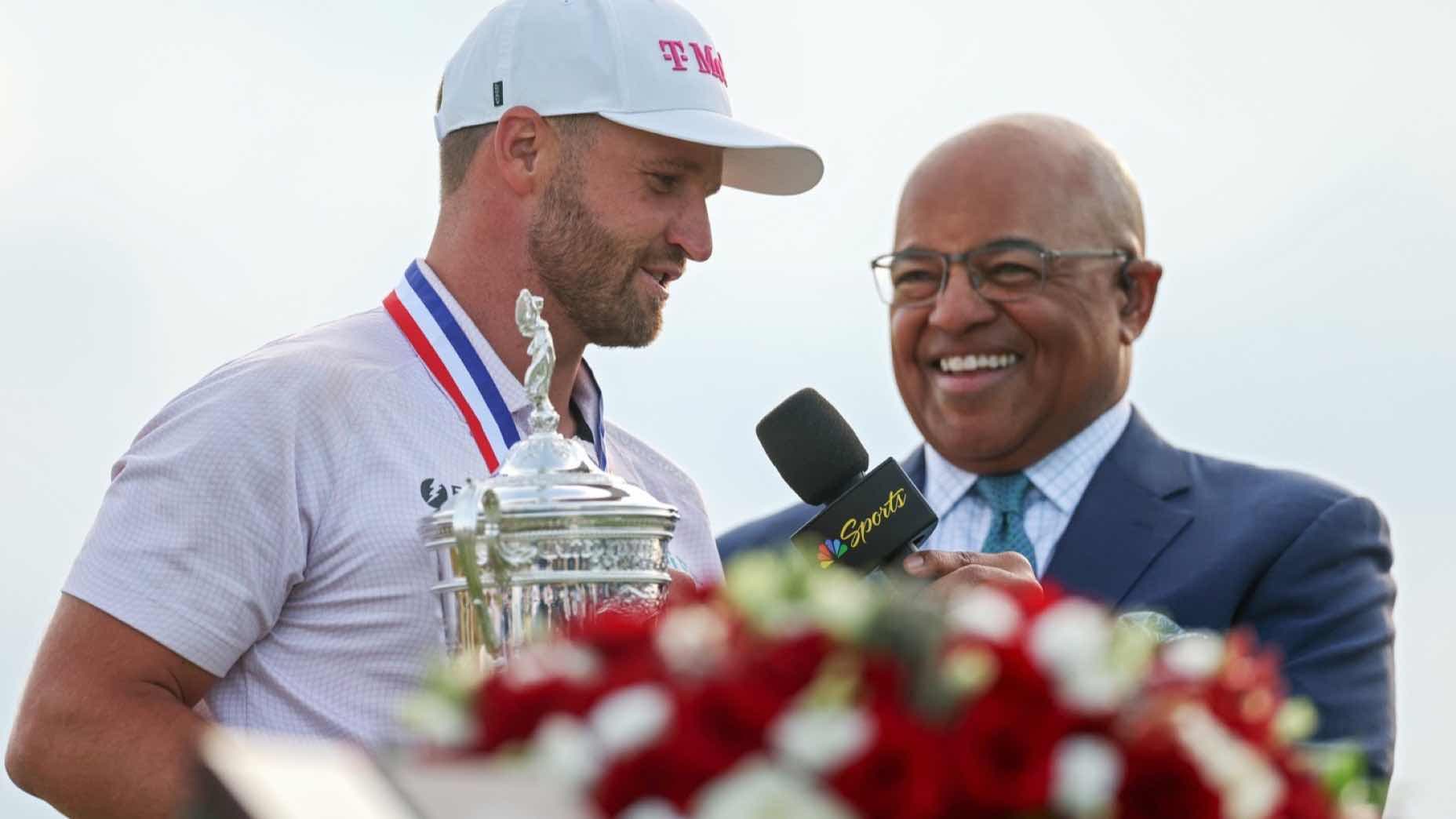 Mike Tirico était l'un des premiers sur la balle de Bryson DeChambeau avant sa pénalité à The Open. Son témoignage est hilarant.