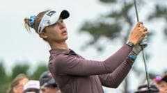 Nelly Korda domine le Chevron Championship, premier majeur féminin 2026. L'Américaine construit une avance confortable et vise un succès décisif sur le parcours.
