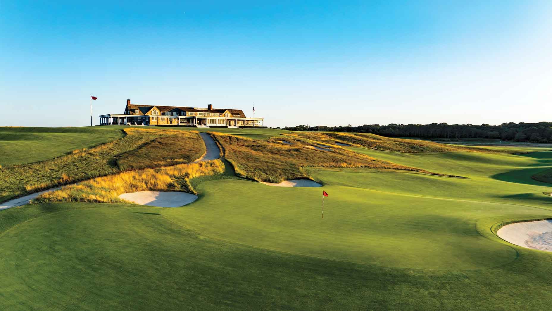 Fondé en 1891, Shinnecock Hills incarne l'examen parfait du golf de haut niveau : un parcours authentique où technique et mental se conjuguent pour révéler les vraies qualités.