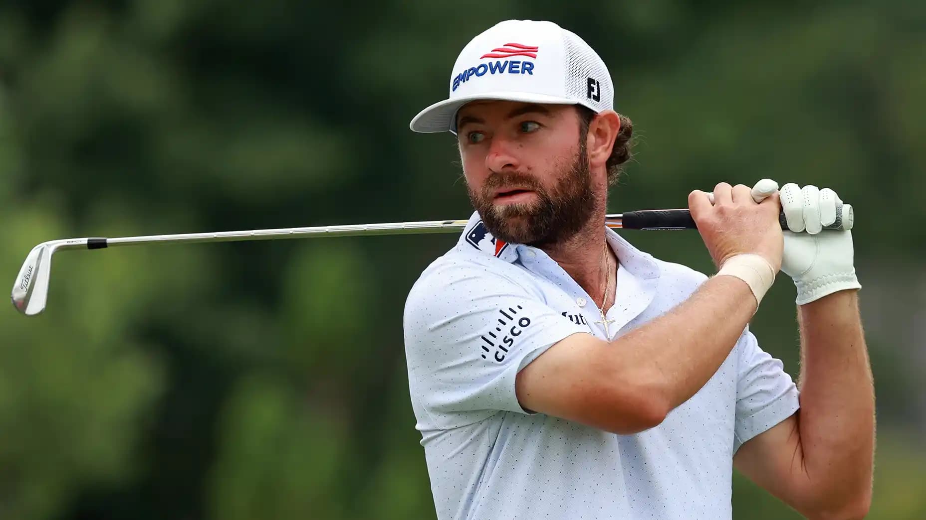 Tenant du titre après son -22 en 2025, Cameron Young aborde le Wyndham Championship 2026 en grand favori, porté par une saison déjà à 2 victoires.