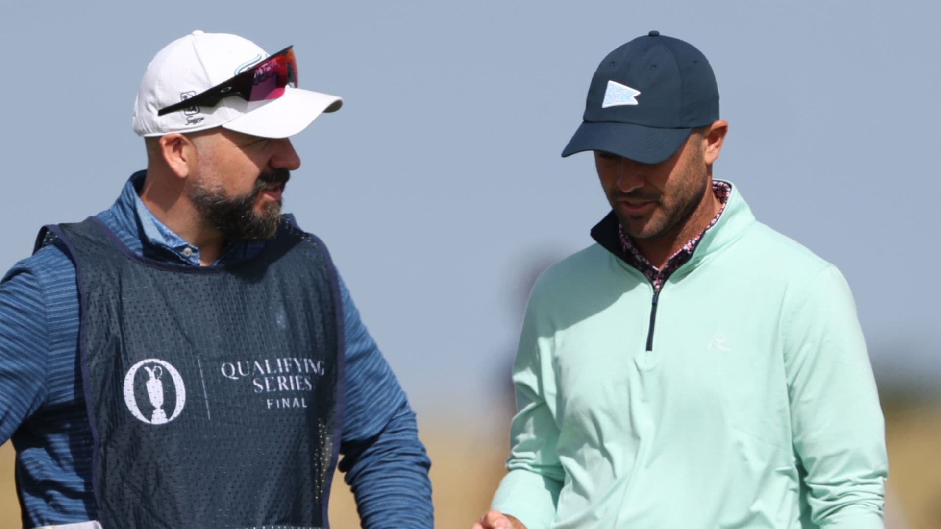 12 joueurs dont une star YouTube et d'anciens vainqueurs DP World Tour en lice lundi 13 juillet pour une seule place à l'Open 2026.