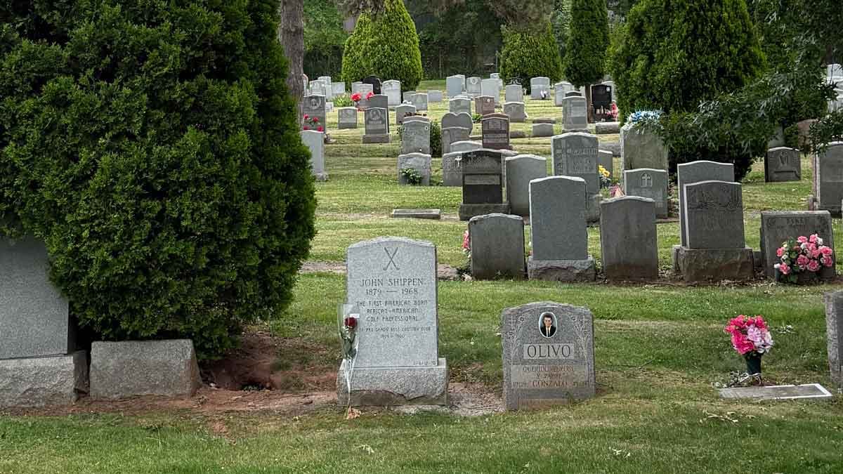 À quelques jours de l'US Open à Shinnecock Hills, retour sur John Shippen, pionnier oublié dont la tombe est restée anonyme 30 ans.