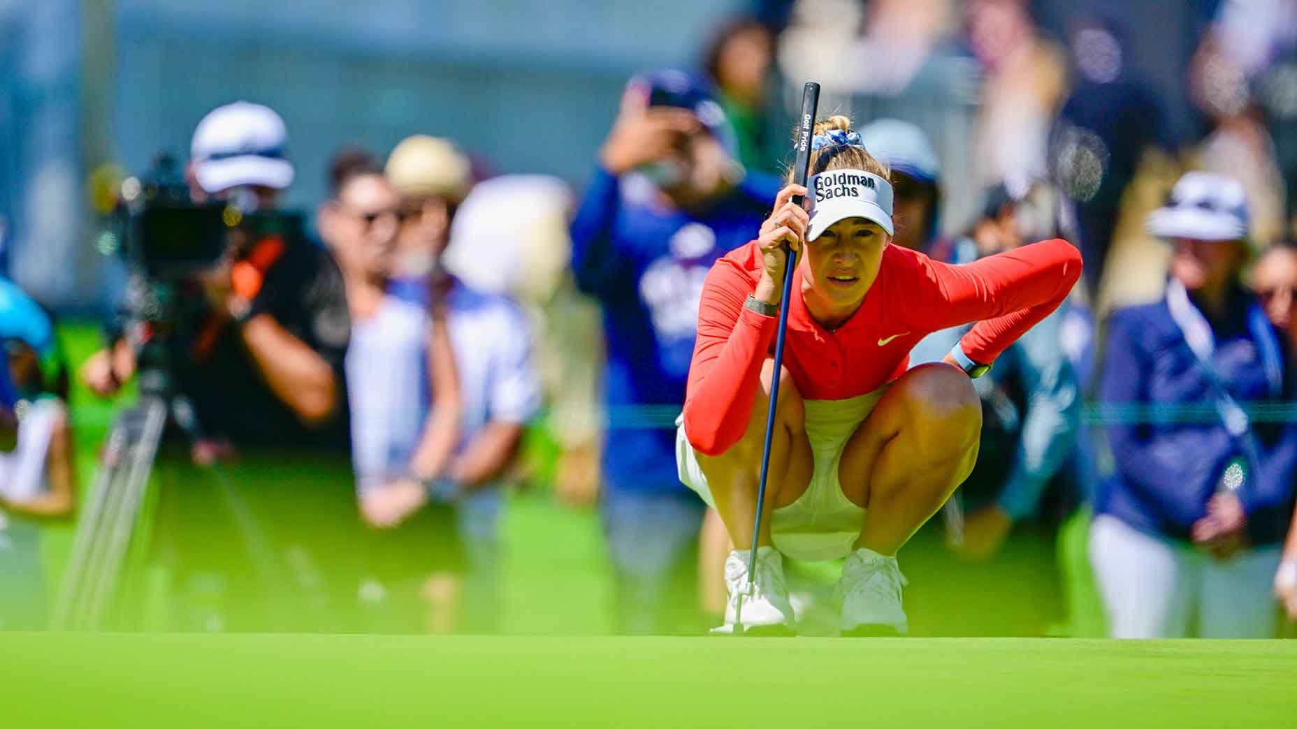 Nelly Korda bien placée pour décrocher son 4e titre majeur à l'US Women's Open sur le mythique parcours de Riviera, dans un classement très serré.