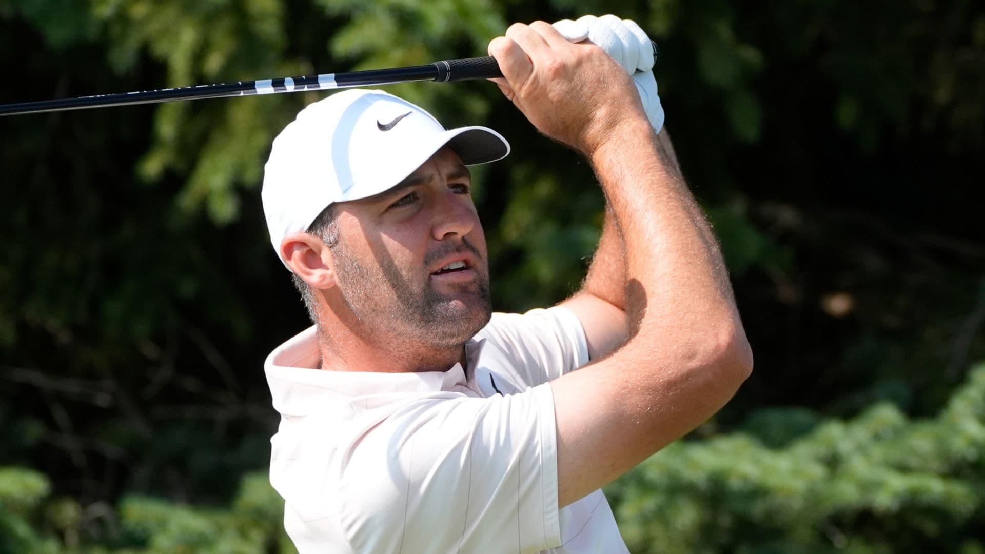 Scottie Scheffler débute le 3M Open avec un solide 65 (-6), deux jours après son Top 5 à The Open. Première apparition pour le N°1 mondial au Minnesota.