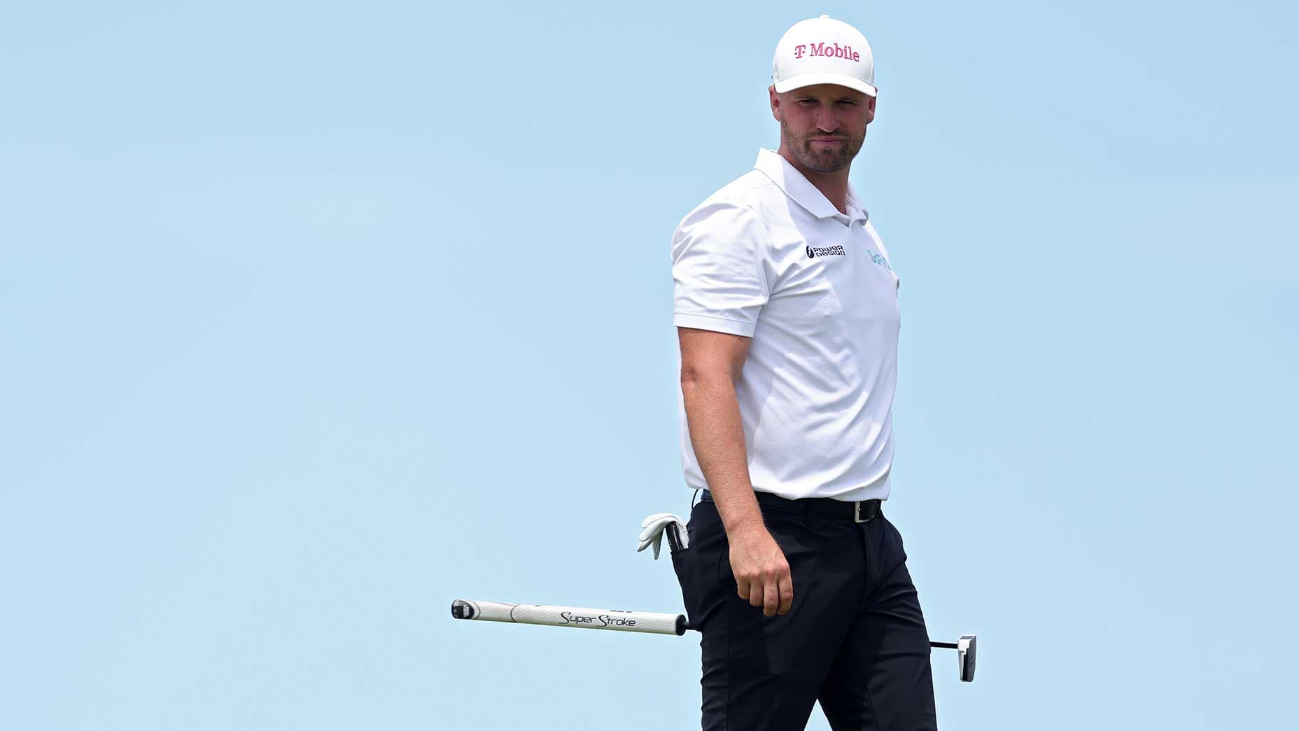 À Shinnecock Hills, Wyndham Clark mène en tête à -7 après deux tours. Portrait d'un champion qui joue bien plus qu'un simple trophée.